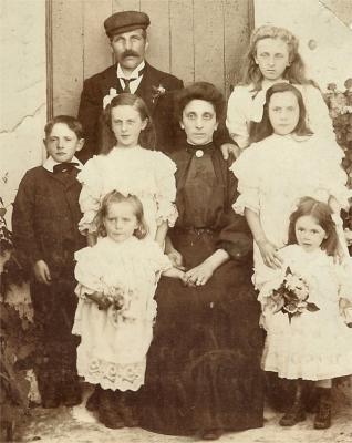 Family at Standlow 1909 (2)