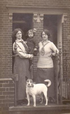 Lizzie Madge Gould (left) in 1915